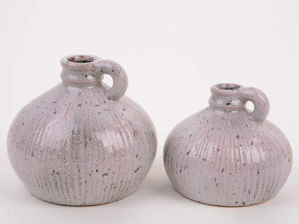 Krugvase m Henkel Terracotta Glasur Sprenkel
!! Aktionsartikel- Kein Umtausch / Rückgabe möglich !! D15,5 H13,5cm