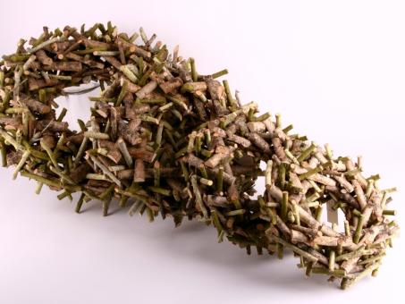 Kranz Birkenstäbchen mix natur-grün gefärbt