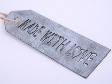 Anhänger Zinkblech Made with Love
!! Aktionsartikel- Kein Umtausch / Rückgabe möglich !! B2,5 L8/15cm