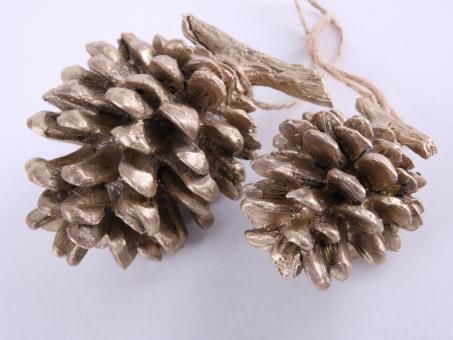 Kiefernzapfen zum Hängen   D7 H9,5cm
